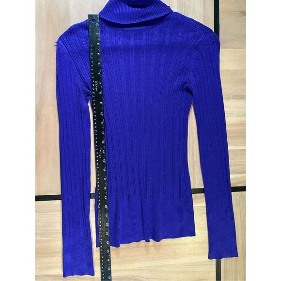 Daisy Fuentes Long Sleeve Turtleneck‎ - Picture 6 of 7